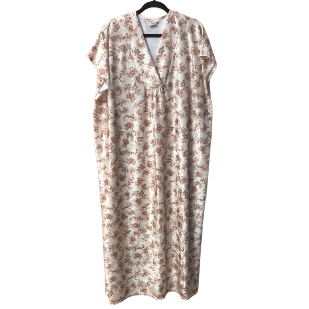 Shimmering v-neck velvet floral paisley caftan